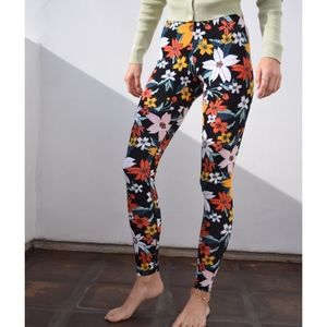 Nike ~ Leg-a-see Hawaiian Floral Print Leggings
